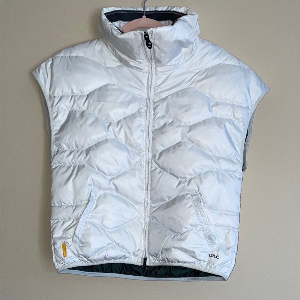 Lole White Quilted Sleeveless Duck Down Puffer Vest with Stand Collar